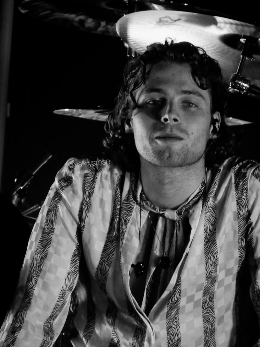luckiIyluke's tweet photo. the happiest birthday to you, luke. thanks for everything, all the good vibes, the energy, the positivity, the memories, the fighting for what’s right and using your voice for change. you’re an amazing and beautiful person - inside and out. sending u lots of love. @Luke5SOS https://t.co/oosHFYJWLq