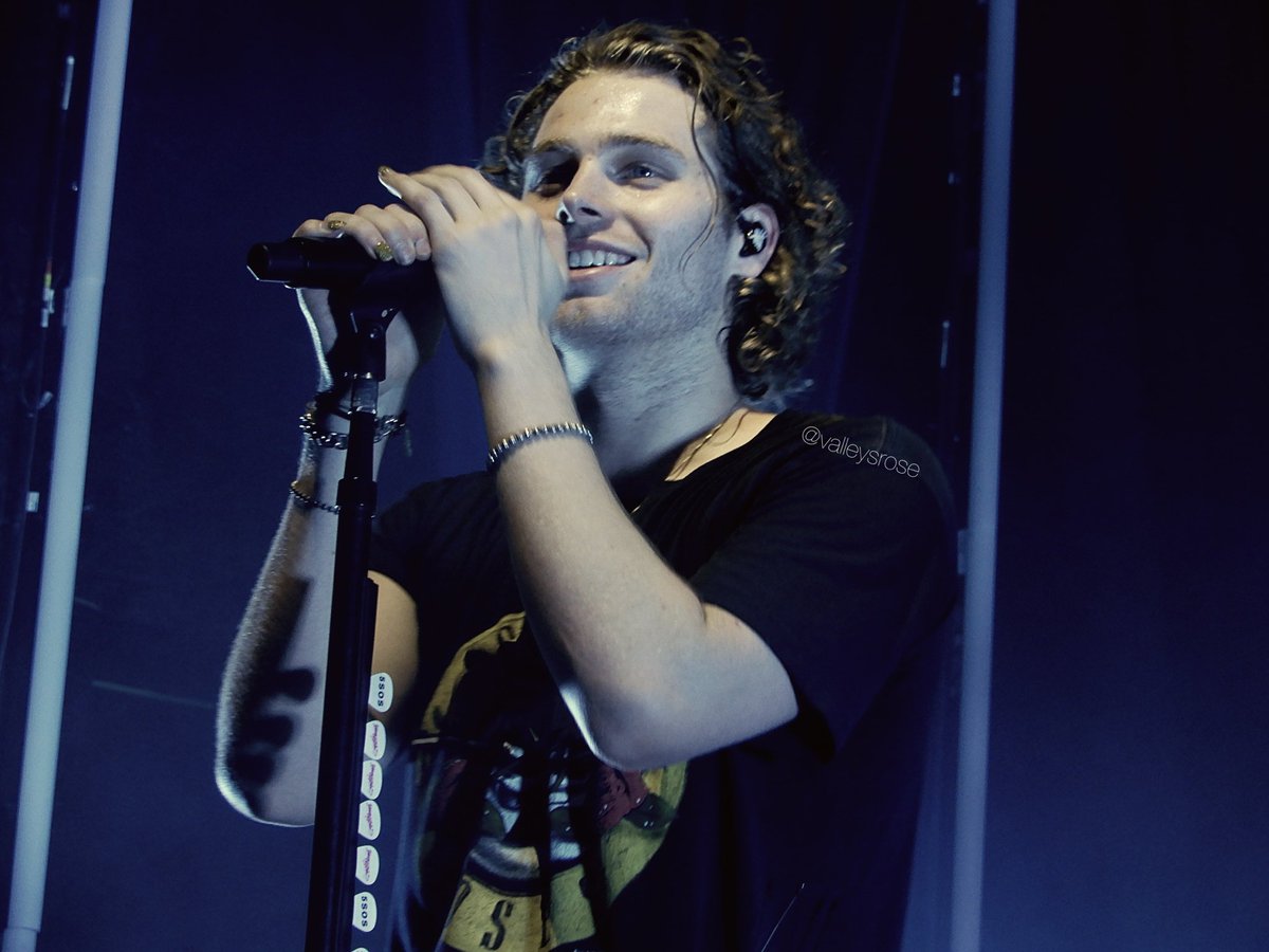 luckiIyluke's tweet photo. the happiest birthday to you, luke. thanks for everything, all the good vibes, the energy, the positivity, the memories, the fighting for what’s right and using your voice for change. you’re an amazing and beautiful person - inside and out. sending u lots of love. @Luke5SOS https://t.co/oosHFYJWLq