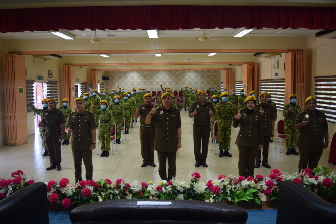 16 Julai 2020 - Perasmian penutupan Kursus Asas RELA siri 4/2020 Zon Timur bertempat di Dewan Kuliah PLRWT yang telah disempurnakan oleh PPjR Md Rawi bin Mohamad, Pen. Pengarah RELA Negeri Kelantan. #SetiaBerbakti

<a href="/relamalaysia/">relamalaysia</a> 
<a href="/kamarudin_rapig/">Kamarudin Mohd Rapig</a> 
<a href="/MiroIkwe/">AmirulIkhwan</a>