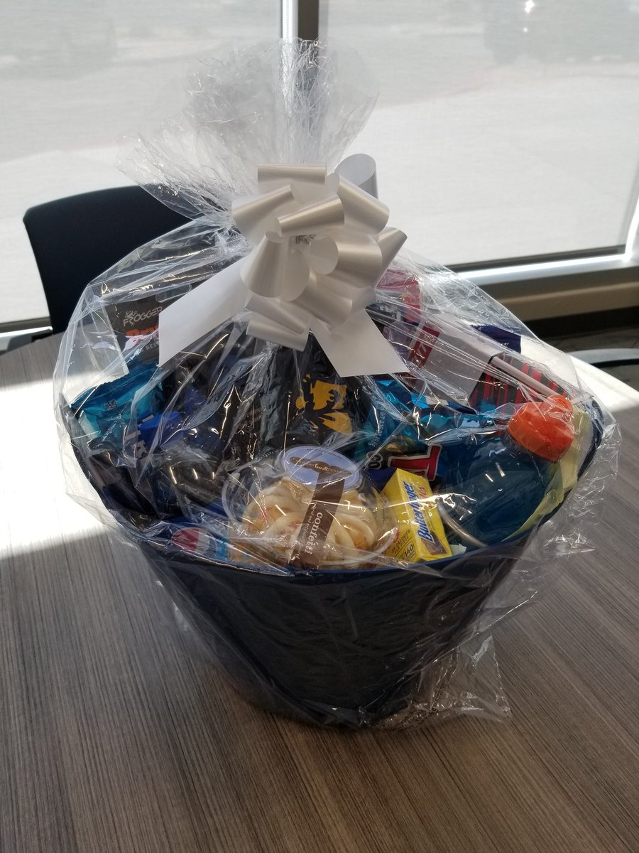 dem915boys's tweet photo. Thank you Eastwood HS Student Council and Mrs. Oropeza for the beautiful gift basket! I am very appreciative and blessed to serve as your principal. I look forward to working alongside of you this school year! 💙💛💙💛💙#EHSStuCo #TheTroop https://t.co/SK7ZdIRX0v