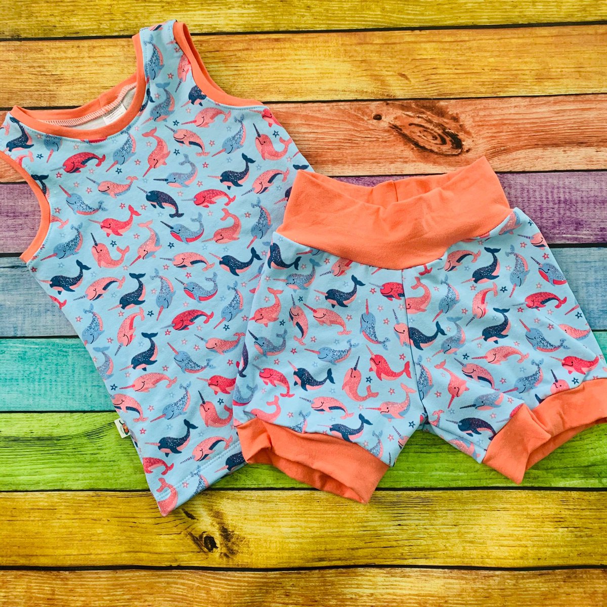 SnappyGreensLLC's tweet photo. 🌞The tank and cuff shorts set are a favorite!  Perfect for those summer days🌞! The “Ocean” drop happens on 7/20 at 9pm EST!💦🐳

🎀These and a ton more to match will drop on 7/21 at 9pm EST @victoriarosebows 
#shopsmall #handmade #handmadebows🎀 #snappygreens #victoriarosebows https://t.co/yHr7y5YTgz