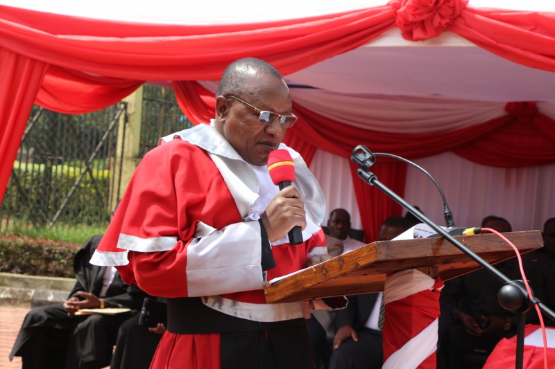 judiciarytz's tweet photo. Jaji Mkuu wa Tanzania Mhe. Prof. Ibrahim Hamis Juma anasikitika kutangaza kifo cha Jaji Mfawidhi wa Mahakama Kuu ya Tanzania Kanda ya Tabora Mhe. Salvatory Bongole aliyefariki Dunia jana saa 5 usiku baada ya Kuugua ghafla.

Taarifa za Mipango ya Mazishi zitajulikana baadaye. https://t.co/nn6JKE2TAH