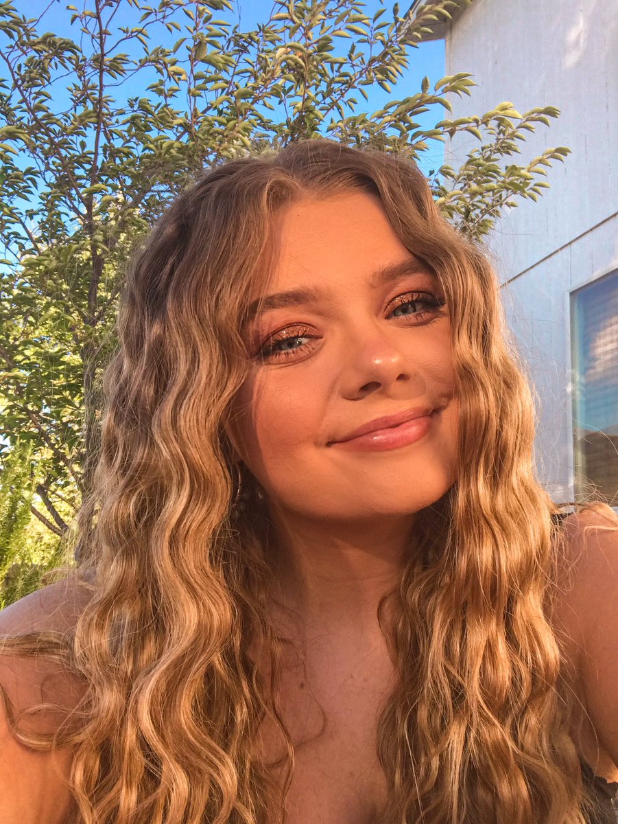N_Sinclair's tweet photo. I’ve felt like a sad gremlin this week and not myself so here’s proof of me trying to look like a human again https://t.co/Zeaq6Qnz5C