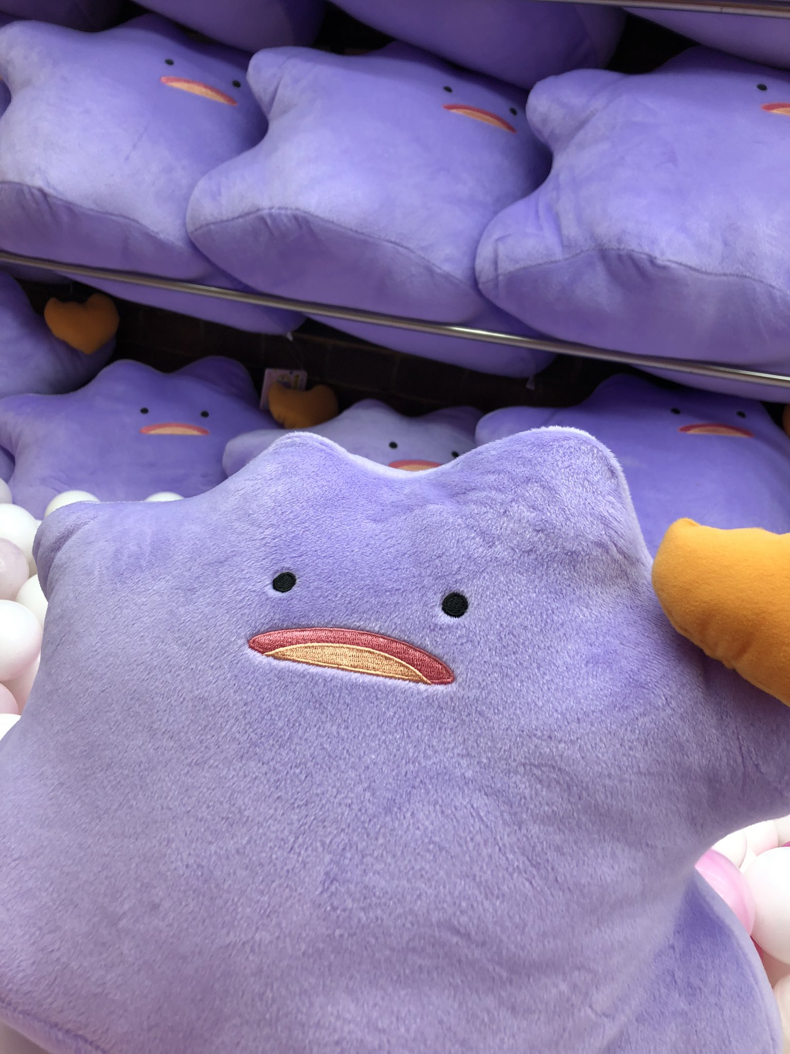 Twitter 上的 タイステ大須店 プライズ ポケットモンスター もぐもぐタイム めちゃでかメタモンぬいぐるみ 入荷致しましたっ メタモン大量発生中です 半開きの口が可愛い ﾟ ﾟ 6vメタモンが居たら最高ですね W タイトー 大須 ポケモン