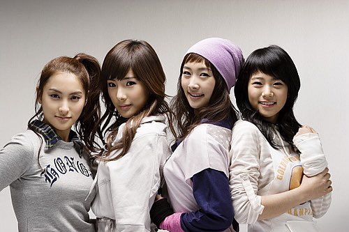 KARA (카라 | カラ) was a south korean girl group under DSP Media in 2007! They went through 3 different line-up changes, but each line-up served!