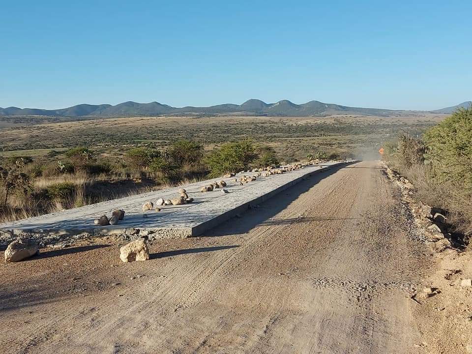 LaloMaldonadoSF's tweet photo. Avanza la construcción de la 4ta etapa del camino a la comunidad Los Martínez.
Realizamos esta obra con recurso 100% municipal 🚧🛑, sin duda mejorará la imagen y calidad de vida de los habitantes de esta zona.
#SanFelipeesProgreso #UnionTradicionyProgreso https://t.co/wt5QcJydLA
