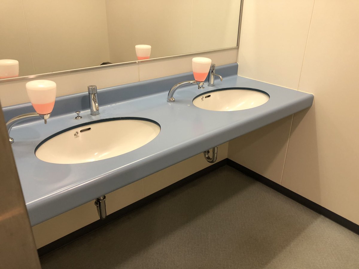 日本福祉大学トイレ研究会 美浜cp 12号館4fです 日福トイ研 手洗い2小7洋式2和式1 青inaxで綺麗 でした 匂いもありません 大教室がたくさんあるのでトイレもでかいです