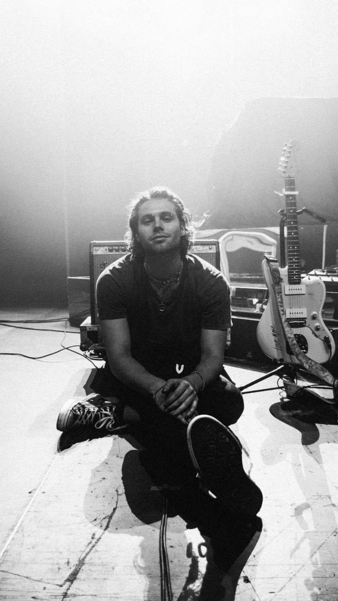 happy 24th birthday to my favorite person in the entire world,  @Luke5SOS — a thread of my fave luke pictures