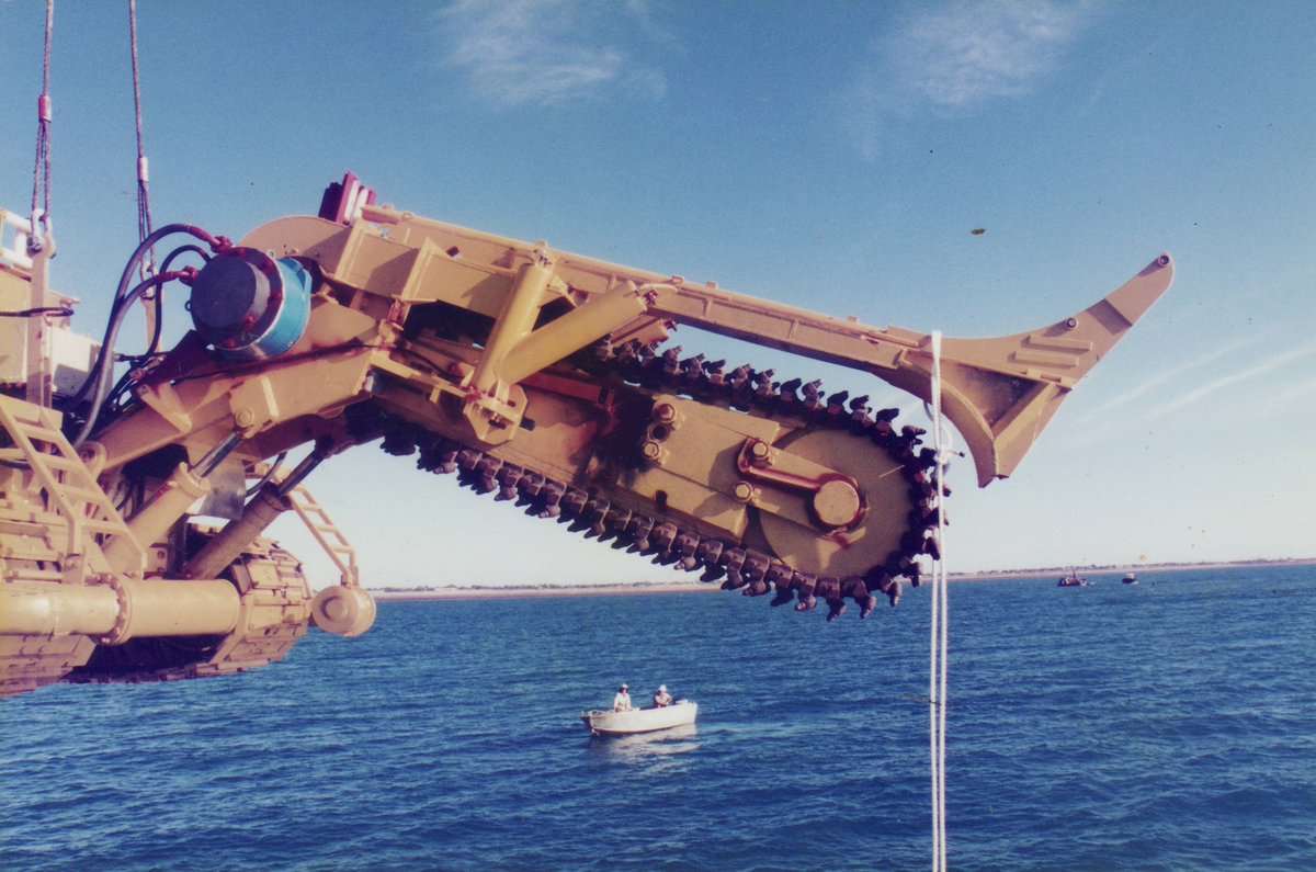 33Below's tweet photo. 21 years apart, showing different ways to bury #submarinecable at the same location in #PortHedland. #Spencer #trencher installing the #JASURAUS cable for @Telstra in 1995, and #TM04 trencher from #LDTravocean installing the #Fitzroy system for @VocusComm in 2016.
#fibreoptic https://t.co/zIxzGmrSUc
