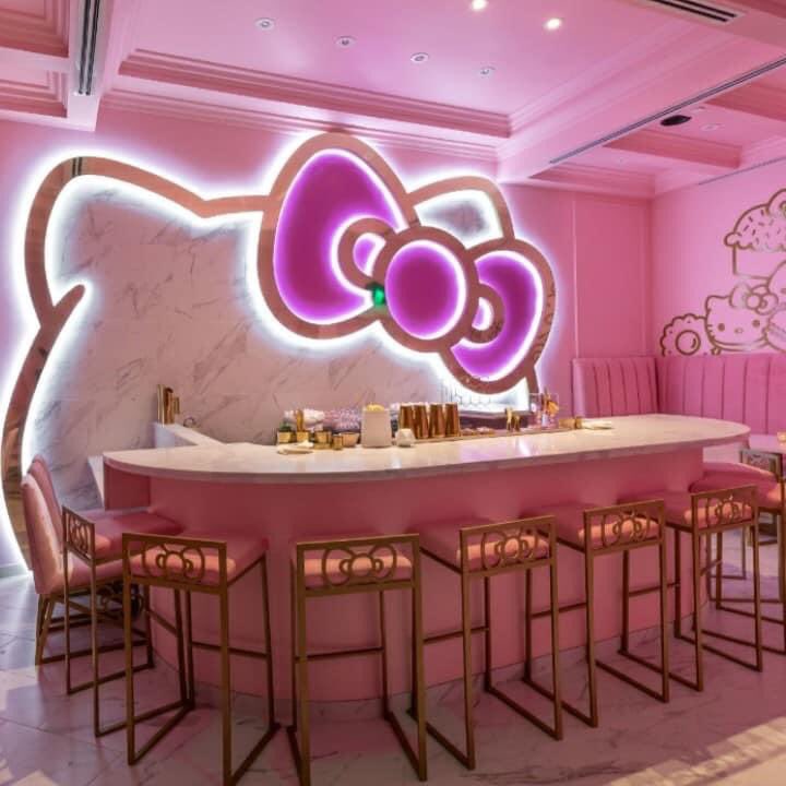 SanrioHell's tweet photo. Hello Kitty Grand Cafe at Irvin, California. https://t.co/N0ZpaHllim