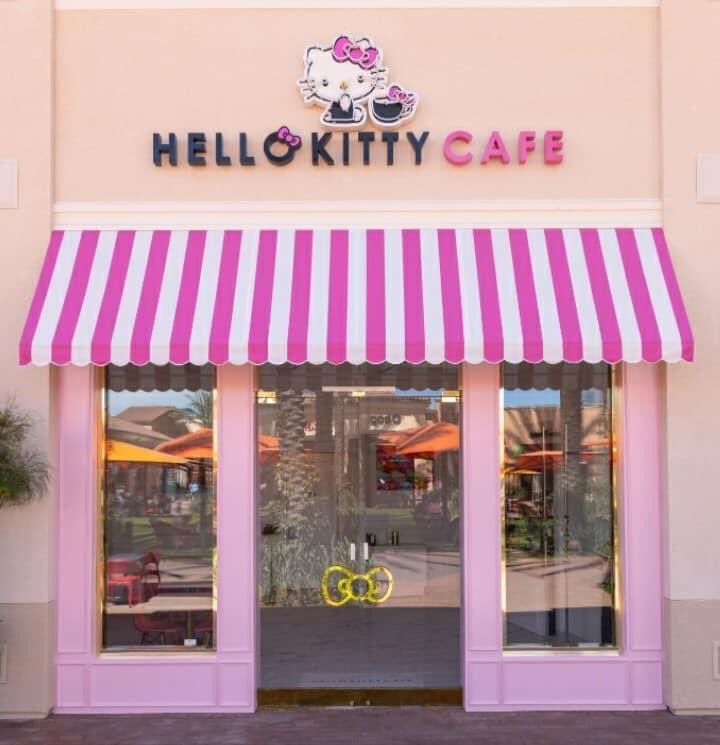 SanrioHell's tweet photo. Hello Kitty Grand Cafe at Irvin, California. https://t.co/N0ZpaHllim