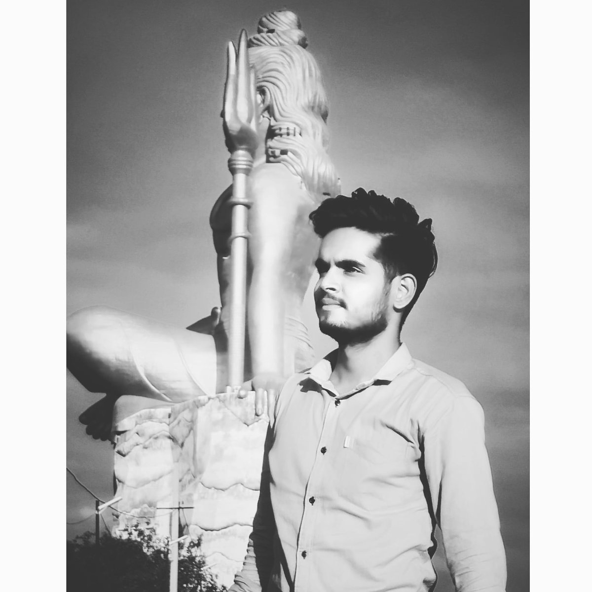 PankajR01203041's tweet photo. अकाल मृत्यु वो मरे जो काम करे चांडाल का, काल भी उसका क्या करे जो भक्त हो महाकाल का। #har_har_mahdev https://t.co/L7mYkIHfcF