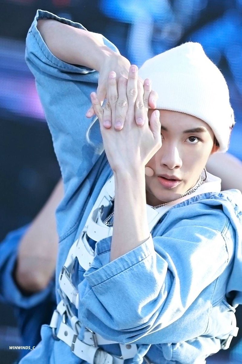 Hourly Winwin☁️ tweet media