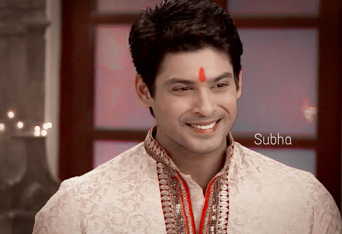Sidharth, Helloooooo! So do you know the power your beautiful smile holds? One look at it gives us a jolt of immense happiness. Heartfelt wish that this smile never diminishes & remains intact forever!(1/n) @sidharth_shukla  #SidharthShukla  #DilKoKaraarAaya