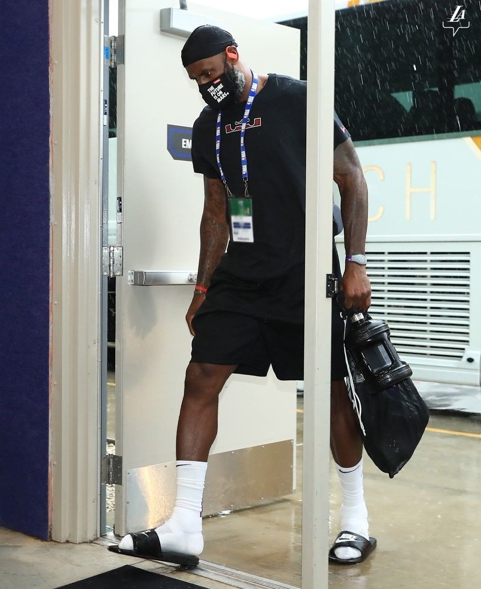 El23DeLosCavs's tweet photo. El dúo de Los Lakers en playoffs.

LeBron:
28.9 puntos
8.1 rebotes
7.1 asistencias
28.3 PER

Davis:
30.5 puntos
12.7 rebotes
2.5 tapones
26.7 PER

Cómo para no ilusionarse... https://t.co/rGEB74sLlf