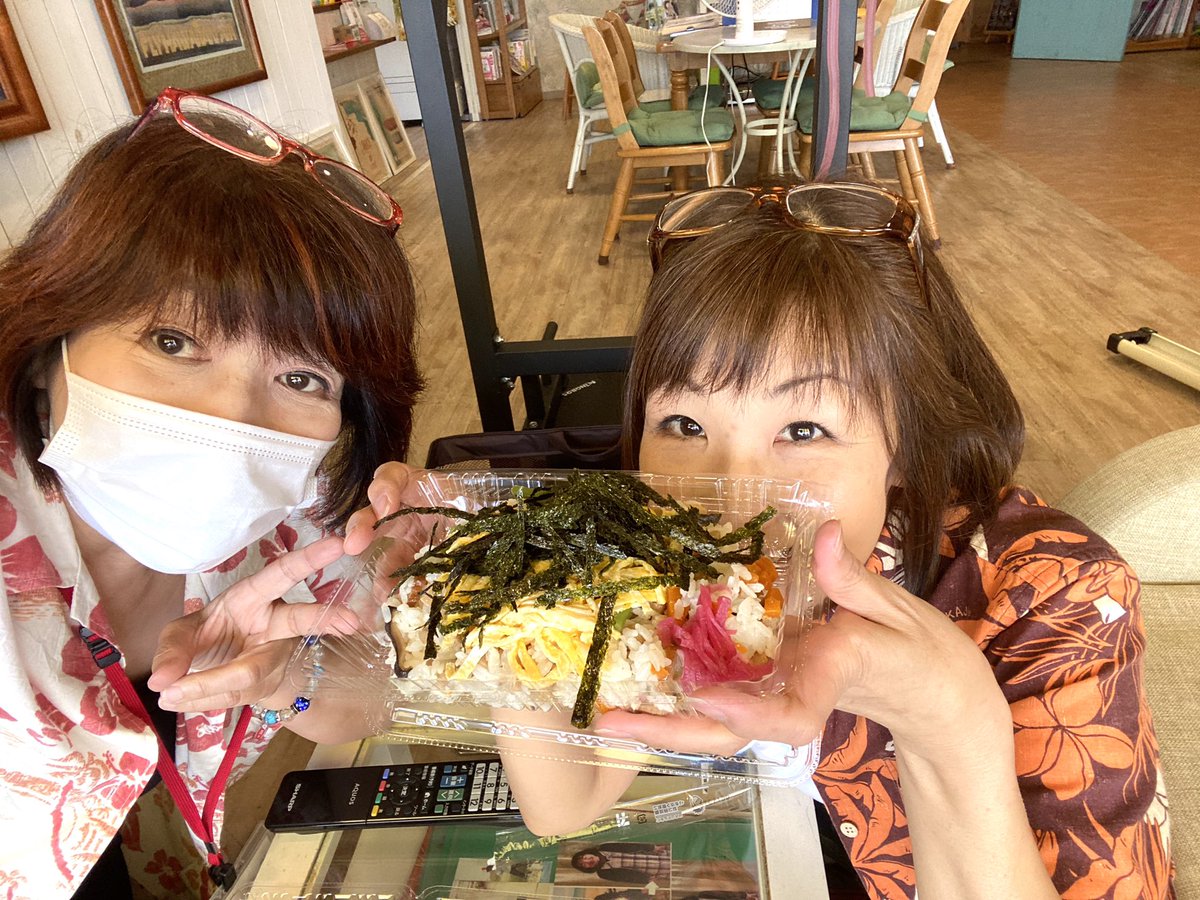 okan_1010's tweet photo. お袋の味やん∩^ω^∩
感謝感激❤️❤️❤️
アロハスの森ちゃんが
@makimaki845
作ってくれた
散らし寿司の
なんと美味しいこと(๑>◡<๑)
私も順子さんも
料理下手やから
作らへんからね(^^;;
感動しながら味わいながら
頂きました❤️❤️
ご馳走さまでした🙏
#ハッピー薬店 https://t.co/KD8cGvtFNT