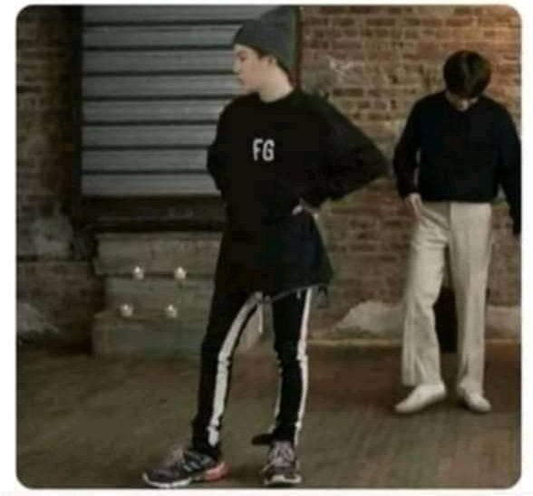 KimLiz09's tweet photo. Melanie: los acusare con Bantang 
Army en estos momento:y esta quien se cree

SWEET NIGHT BY KIM TAEHYUNG https://t.co/PsM93tFLRL