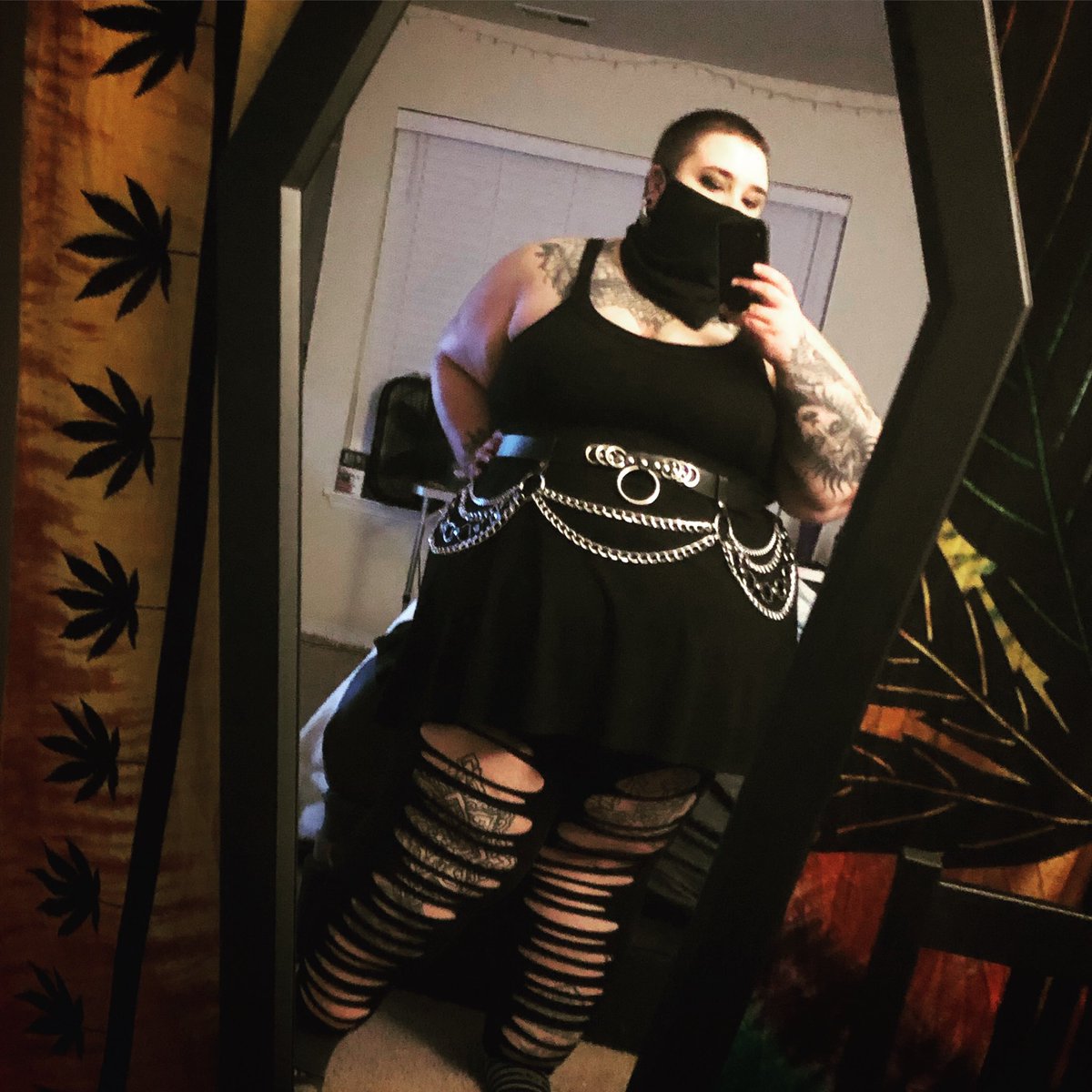 bbw_gothbabe's tweet photo. Never taking this belt off. #chains #goth #bbw https://t.co/cKcJd2OGCJ