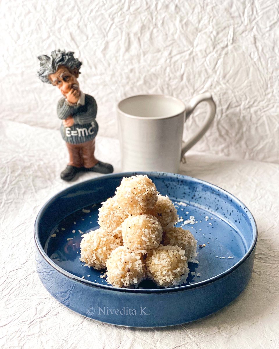 niveditaprabhu3's tweet photo. Leftover grated coconut? Coconut 🥥 laddoos, can be served with a cup of hot coffee ☕️ #coconutsweets https://t.co/Z5xyM33t5J