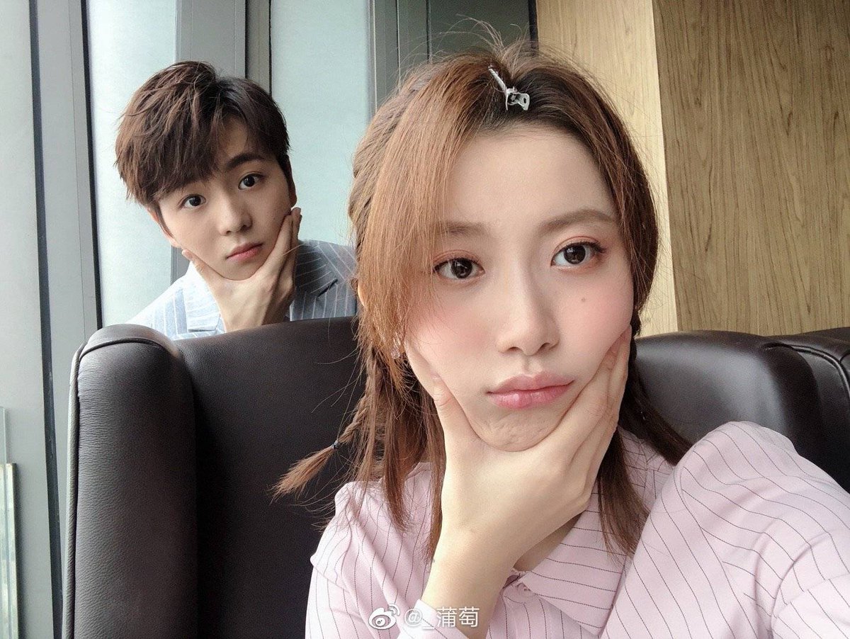 xichaguan's tweet photo. #PuTao reposted #SuZeLin post w caption: "I've written another book recently "How to ease men's desire to control after marriage" You shld recite this book 3000 times first.❤"
Hahahahaha cutieeess
#99PointsGirlfriend #MyGirl https://t.co/Phiwv8MTT4