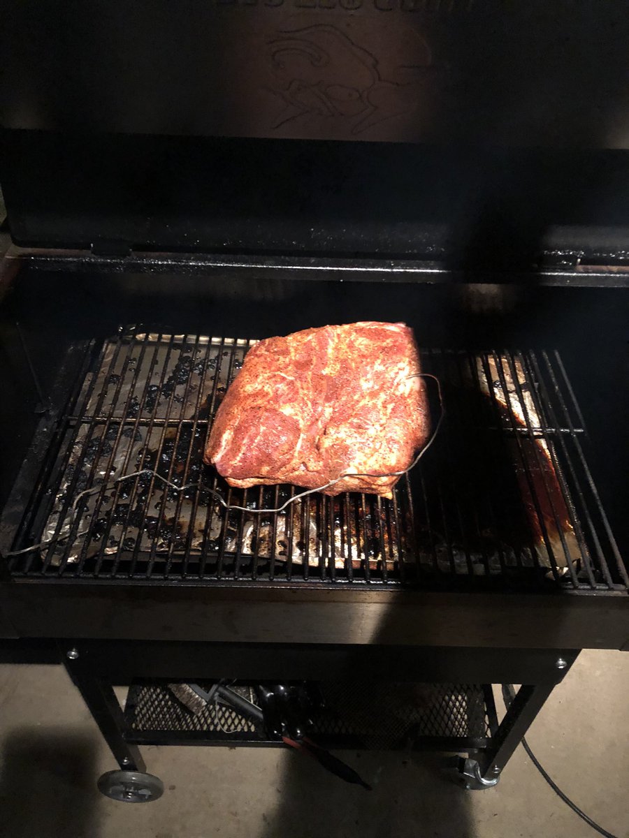 SalineCountyJ's tweet photo. Goodnight beautiful. Warm snuggles in the @RecTecGrill 590! #porkbutt #BBQLife #teamrectec #slowandlow https://t.co/x0UMLOJnuh
