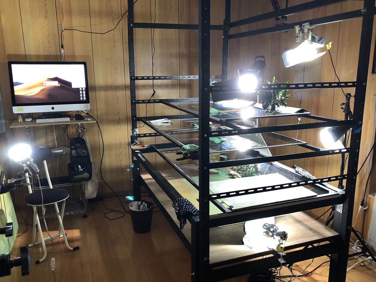 Moogabooga 高野真 Pa Twitter 最近の自宅仕事場 マルチ台はシンプルに ライトはled電球を大量に Moogabooga 高野真 Pa Twitter 最近の自宅仕事場 マルチ台はシンプルに ライトはled電球を大量に