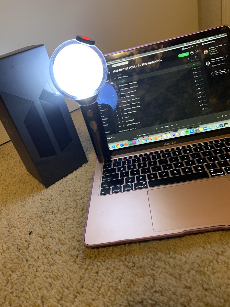 ebuntohdun's tweet photo. I finally have one ๐ฅบ๐ฅบ๐ฅบ๐ฅบ๐ฅบ hard guy hard guy yet i shed a teeny tear when it lit up ๐ฅบ๐ญ๐ฅบ๐ญ๐ฅบ๐ญ๐ฅบ๐ญ๐ฅบ I feel like I just got promoted in the @BTS_twt Army life ๐ฅบ Still a hard guy tho ๐
#MapOfTheSoul7TheJourney #MAPOOFTHESOULSPECIALEDITION #ARMYLightStick https://t.co/bim9UejhU2