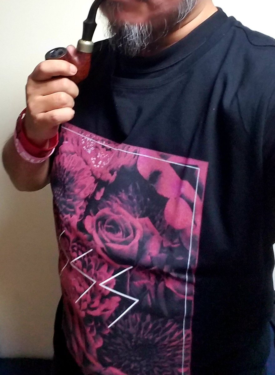 D3X1's tweet photo. 届きました！！ありがとう！
「VISION GIRL」
聴いたことない"てのひらえる"の新たな魅力

●SSS FLOWER 011’ T-Shirt
featuring 
gouache. (DOG MONSTER）

Vo.type -てのひらえる
@tenohira_el 

sound track「VISION GIRL」付属

#VISIONGIRL 
https://t.co/5dmBfFqWry

#てのひらえる
#DOGMONSTER https://t.co/sUSLAZUA0v