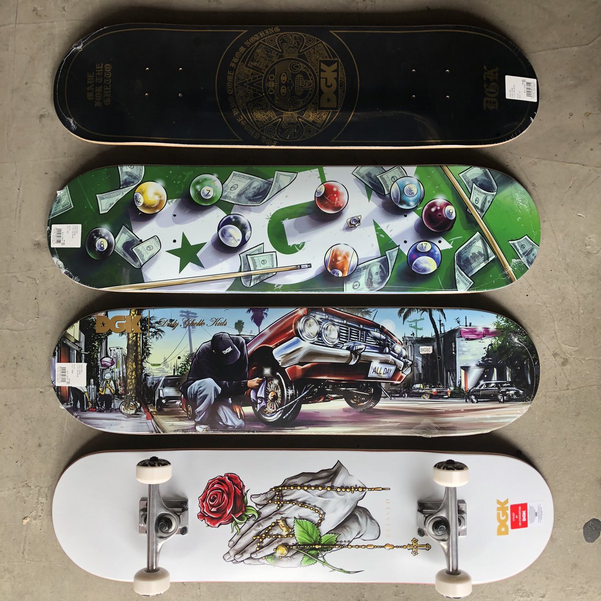 growth_sb's tweet photo. お休み明けの木曜日 @dgk ニューデザインデッキ7.75 ,7.9 ,8インチとコンプリートデッキ8インチが入荷しております🔥
各一枚ずつの入荷となり店頭のみの販売となりますのでご了承頂けますよう宜しくお願い致します🙇‍♂️
#dgk #dirtygettokids #growth_sb https://t.co/7KwGOjQ0Lz