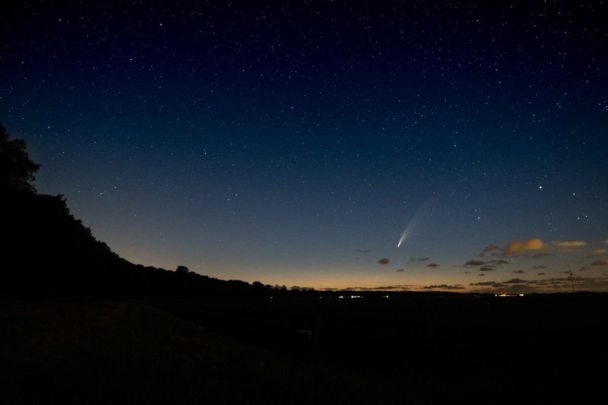 ecomify_de's tweet photo. Habt ihr schon den Kometen Neowise am Nachthimmel entdecken können? Wir nutzen das Wochenende für die Suche und hoffen auf einen wolkenfreien Himmel. #schöneswochenende #teamecomify #neowise #komet https://t.co/5Lk9M8zT9N