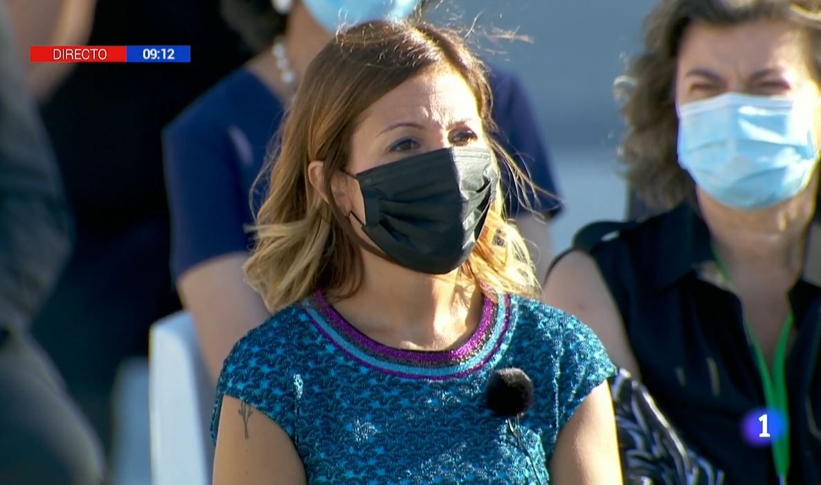 Aroa López, infermera supervisora d'Urgències de Vall d'Hebron participa en l'homenatge d'Estat per a les víctimes de la #COVID19 representant a tots els companys sanitaris i personal de serveis. "Estar aquí avui és un privilegi trist", ha dit.