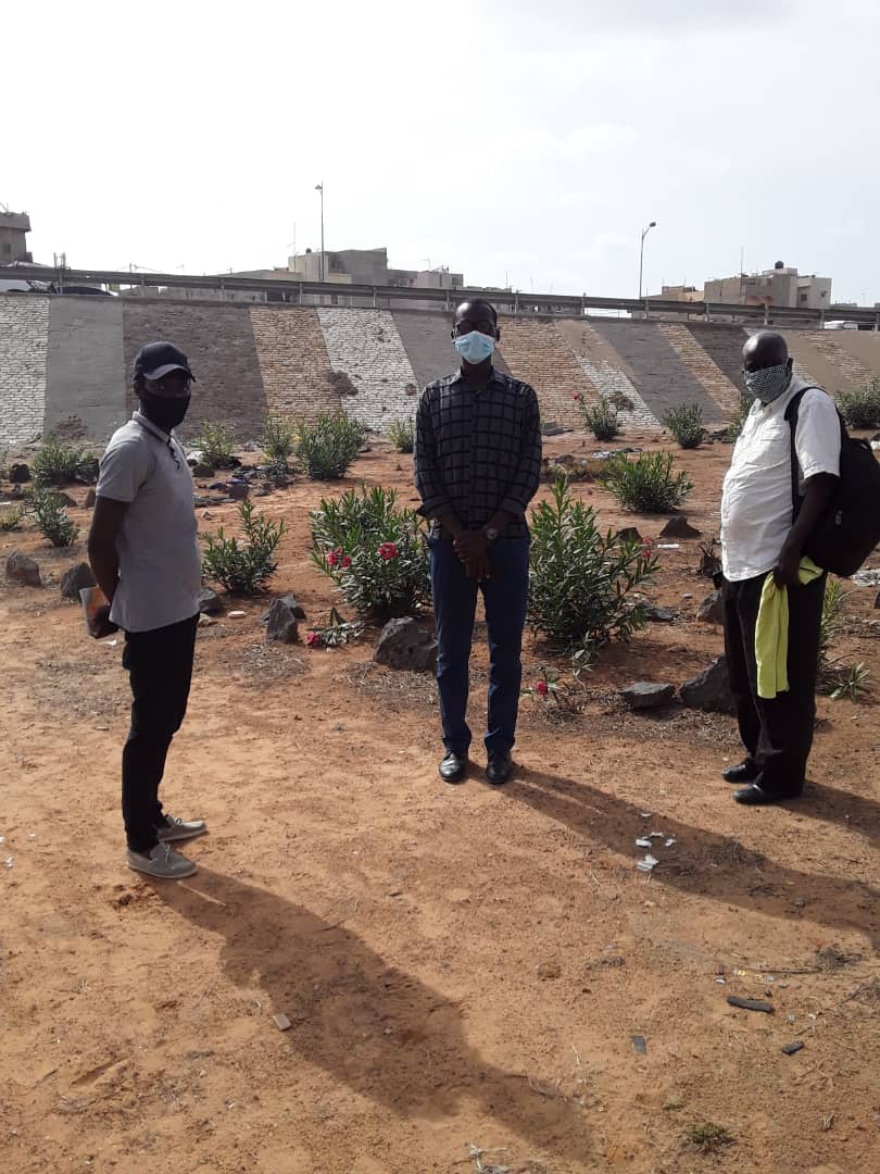 senegalayc's tweet photo. Une demi-journée de nettoyage et de reboisement d'une partie du #PontSenegalEmergent organisé par le @Consor_SN_AYC & @jci_senegal en collaboration avec la commune de la #PatteD'oie. Ensemble pour un environnement sain. @BandaDIOP_off @SohamElWardini @MULHPSenegal @UNESCO_Dakar https://t.co/kTaqaJy0xq