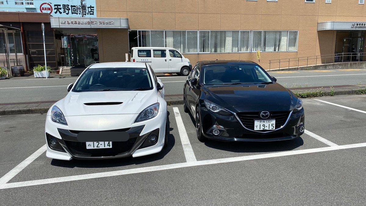 ititoaoi's tweet photo. マツダスピードアクセラに乗り換えました。
ナンバープレートは榛名の進水日。

前オーナーがアクセラ界隈でかなり有名な人らしく緊張します。 https://t.co/yM5PB8GvMp