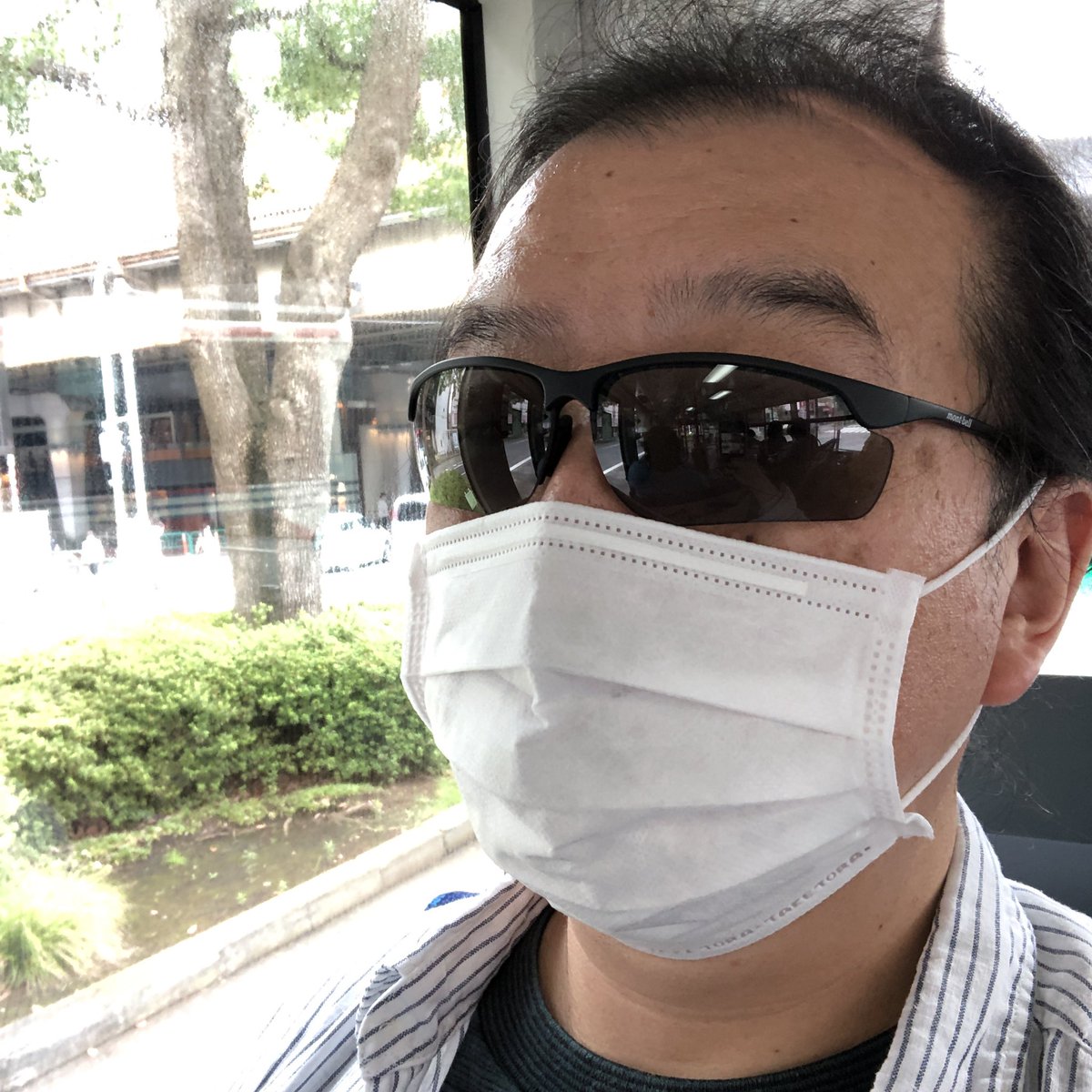辻田邦夫 僕が日ごろ着装してるサングラス ２号 Mont Bellのトレッキング用の のレンズ 正確にはプラだけど 偏光タイプからノーマルな明るめのヤツに換装 偏光タイプよりもサングラス越しに眼が見えるようになった ﾟ ﾟ 威圧感軽減 写真だと判らん