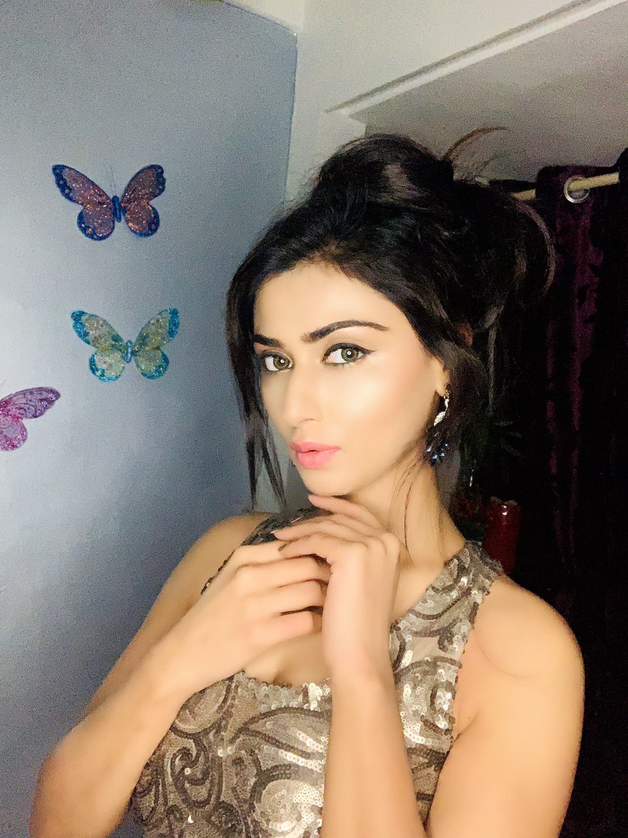 Nikita12S's tweet photo. Live simply. Dream big. Be grateful. Give love. Laugh lots. Enjoy life.❤️🎀 https://t.co/MiRJ60iMMF