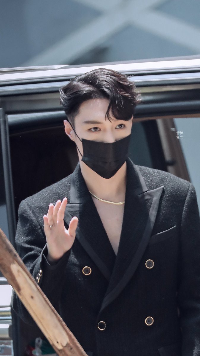 EXOLAYBTH's tweet photo. เห็นแค่นี้ก็หล่อ บอกเลย https://t.co/UWiWGJM2uj
