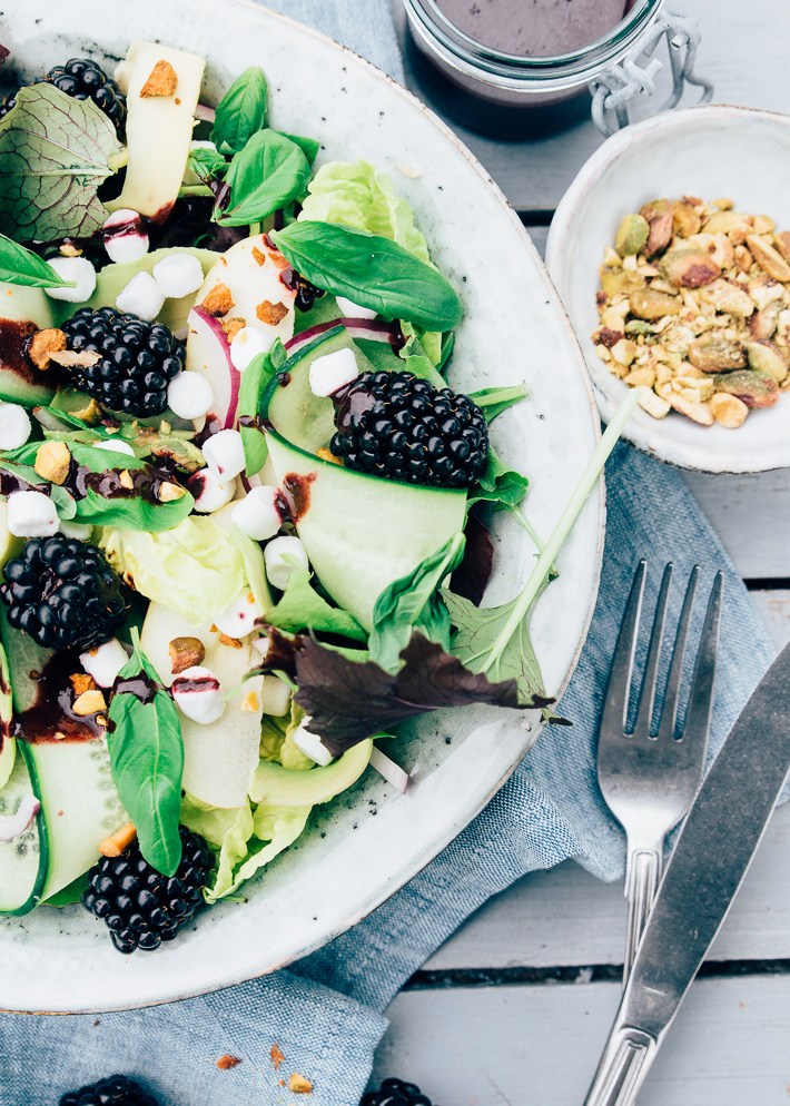 paulineskeuken's tweet photo. Bij een bbq is de salade minstens zo belangrijk als de hoofdgerechten, vind je ook niet? In dit lijstje met salades voor bij de bbq staat voor ieder wat wils. Van couscous tot een panzanella en van een frisse groene salade tot een zomerse salade! #bbqtip
https://t.co/VsgcguxJeZ https://t.co/dT3Zhd9TSk