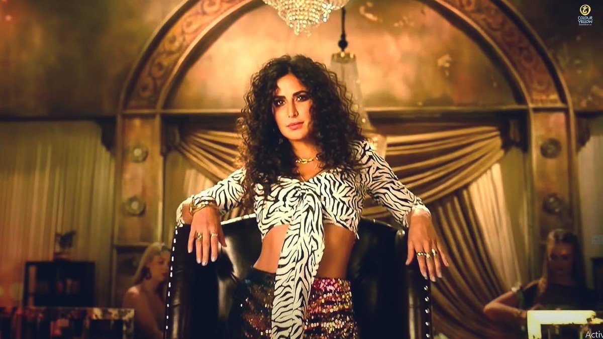 No one makes an entrance like #KatrinaKaif does!

Happy birthday to the Queen of Hearts 👑

#colouryellowproductions #cyppl #zero #bollywood #bollywoodmovies