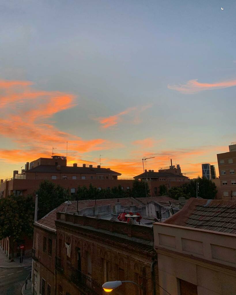 ginamoca's tweet photo. Madrid Sunrise 🔥 https://t.co/oNSpF2ER23 https://t.co/CHZ9dywq6W