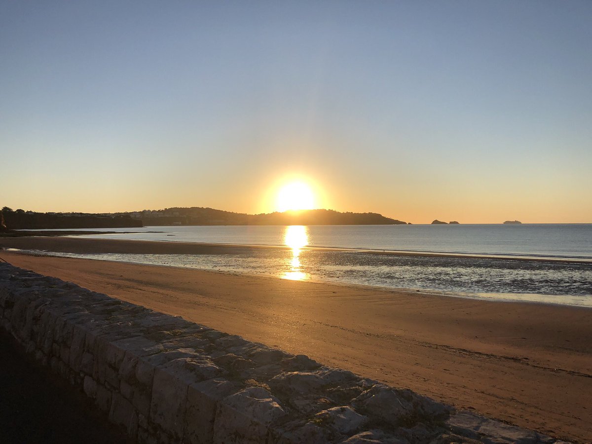 TBGS_PhysEd's tweet photo. How fitting that the Torbay sunrise has even created its own ‘virtual trophy’ 🏆 for today’s main event - less than 3 hours to go!! @TBGS_PhysEd @TorquayBoysGS VIRTUAL SPORTS DAY 2020 is the place to be ........... #VSD2020 #DBPsFinale https://t.co/ypOKEQ8hc6