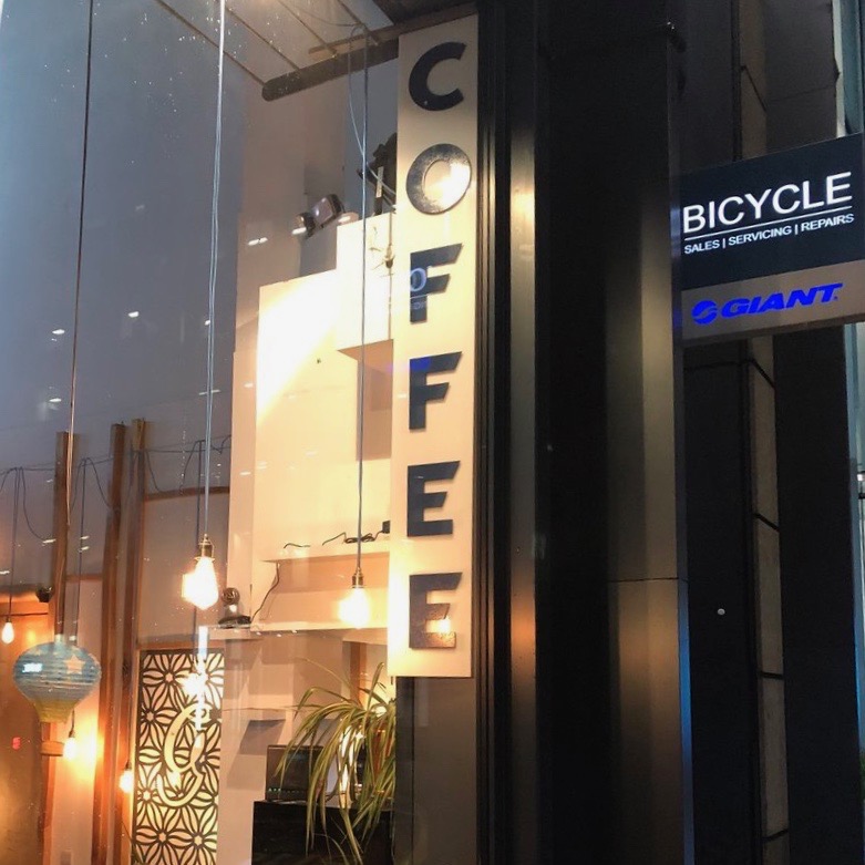 GiddyUpCoffee's tweet photo. If you've been pressing your nose on the windows at Giddy Up, St Paul's Giant Bikes wondering when we will reopen, we sadly are in the dark too! Meanwhile stretch your legs and visit us at green open spaces #fortunestpark and #islingtongreen https://t.co/n0etjVEmi9