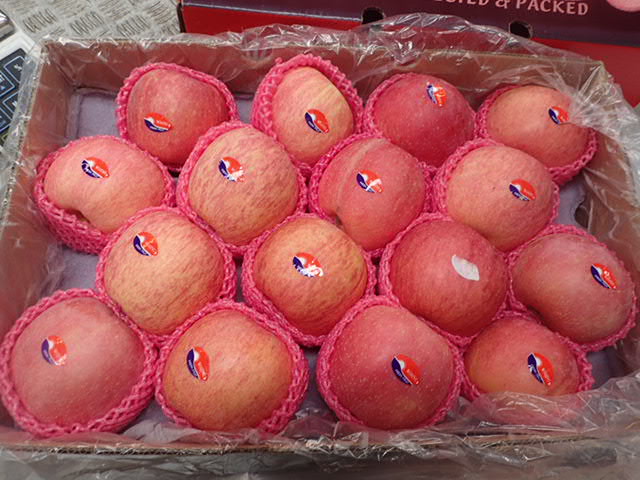 Denimpex's tweet photo. New-Zealand Braeburn - https://t.co/tMUSvUInYP https://t.co/HPe1SleFjh