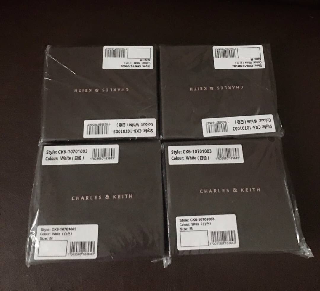 Sweet_black_l's tweet photo. ว่าง 4 ใบ 👉470 ส่งฟรี #ของมันต้องมี #CharlesAndKeith #HowtoPerfect #กระเป๋าสตางค์ #outler https://t.co/4ekeJ0RzGg