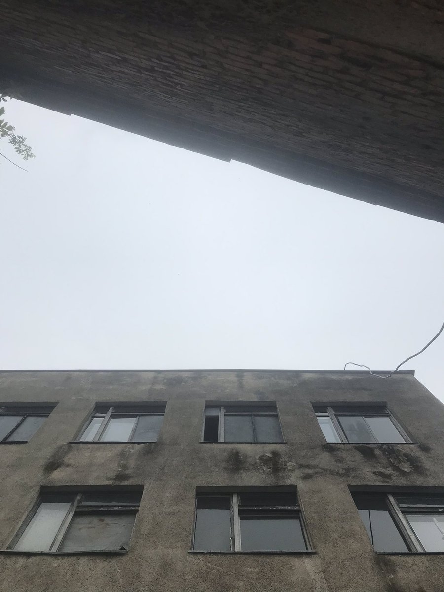 atriumvip's tweet photo. Прямом возле ж/д вокзала власти города сконструировали невероятно правдоподобный музей-макет того, как выглядит сейчас Украина для того, чтобы предотвратить любые протестные настроения в городе. Ведь так может выглядеть и Могилёв, если его горожане н�� проголосуют за стабильность https://t.co/y0665tNheQ