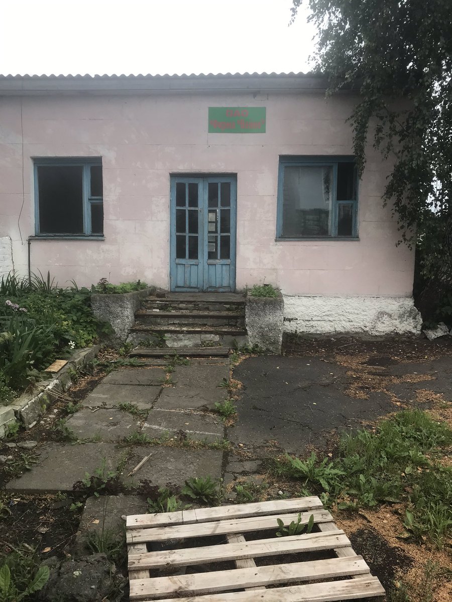 atriumvip's tweet photo. Прямом возле ж/д вокзала власти города сконструировали невероятно правдоподобный музей-макет того, как выглядит сейчас Украина для того, чтобы предотвратить любые протестные настроения в городе. Ведь так может выглядеть и Могилёв, если его горожане н�� проголосуют за стабильность https://t.co/y0665tNheQ