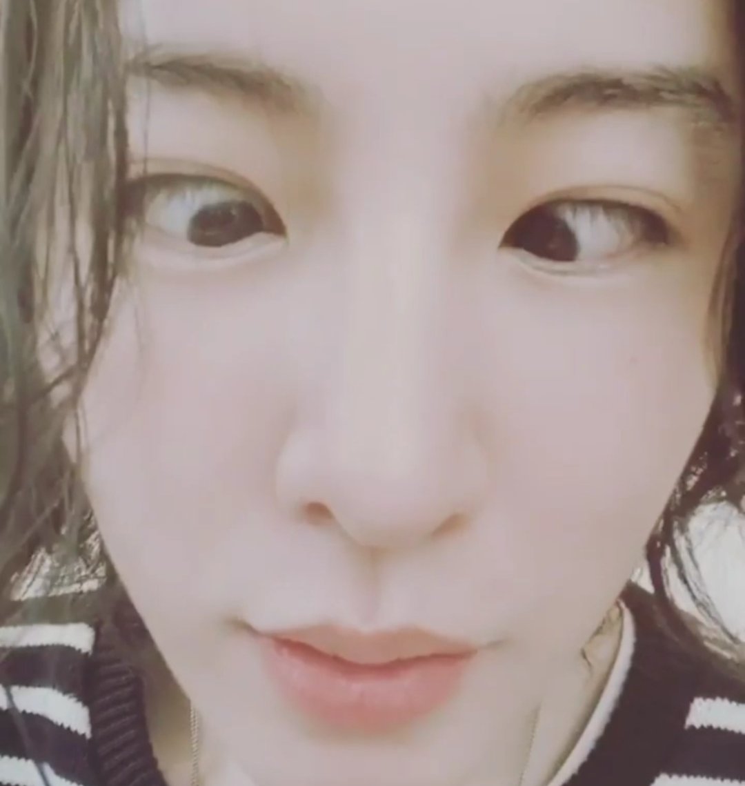 moodyblue_1977's tweet photo. คนเดียวกันแหละ 🤣🤣🤣🤣 
#nominwoo #waitaminue #minue #icon_stagram #DREAMER https://t.co/1wHcvdqA9q