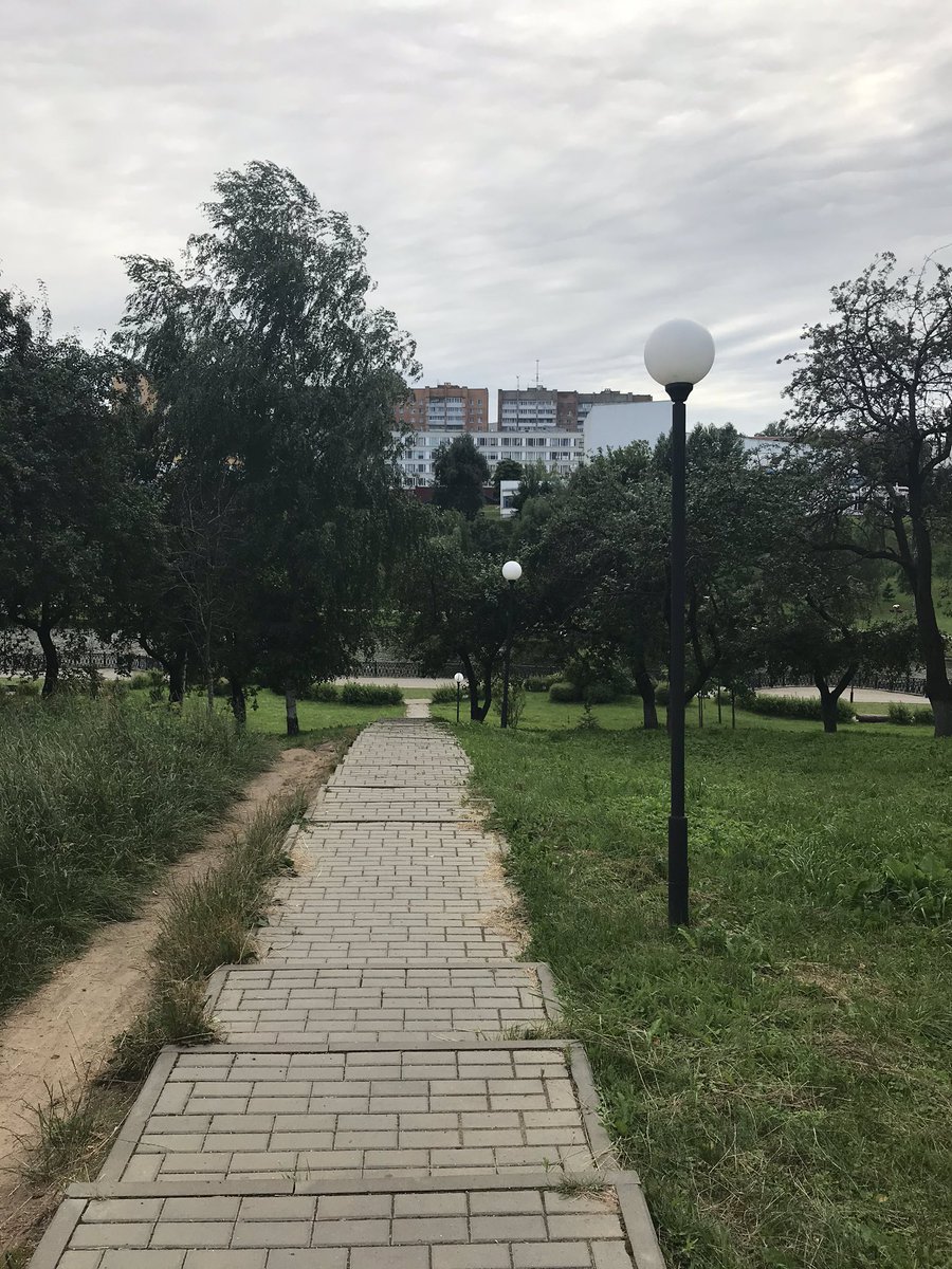 atriumvip's tweet photo. Невероятно эргономичная лестница, сделанная путём многолетнего анализа длины шага горожан. Как вы видите, лестница настолько удобна, что ни у кого из могилевчан не может и возникнуть желания обойти её, а она всегда полна народу #горжусьчтоизмогилёва #лакшери https://t.co/9pv06KgtFP