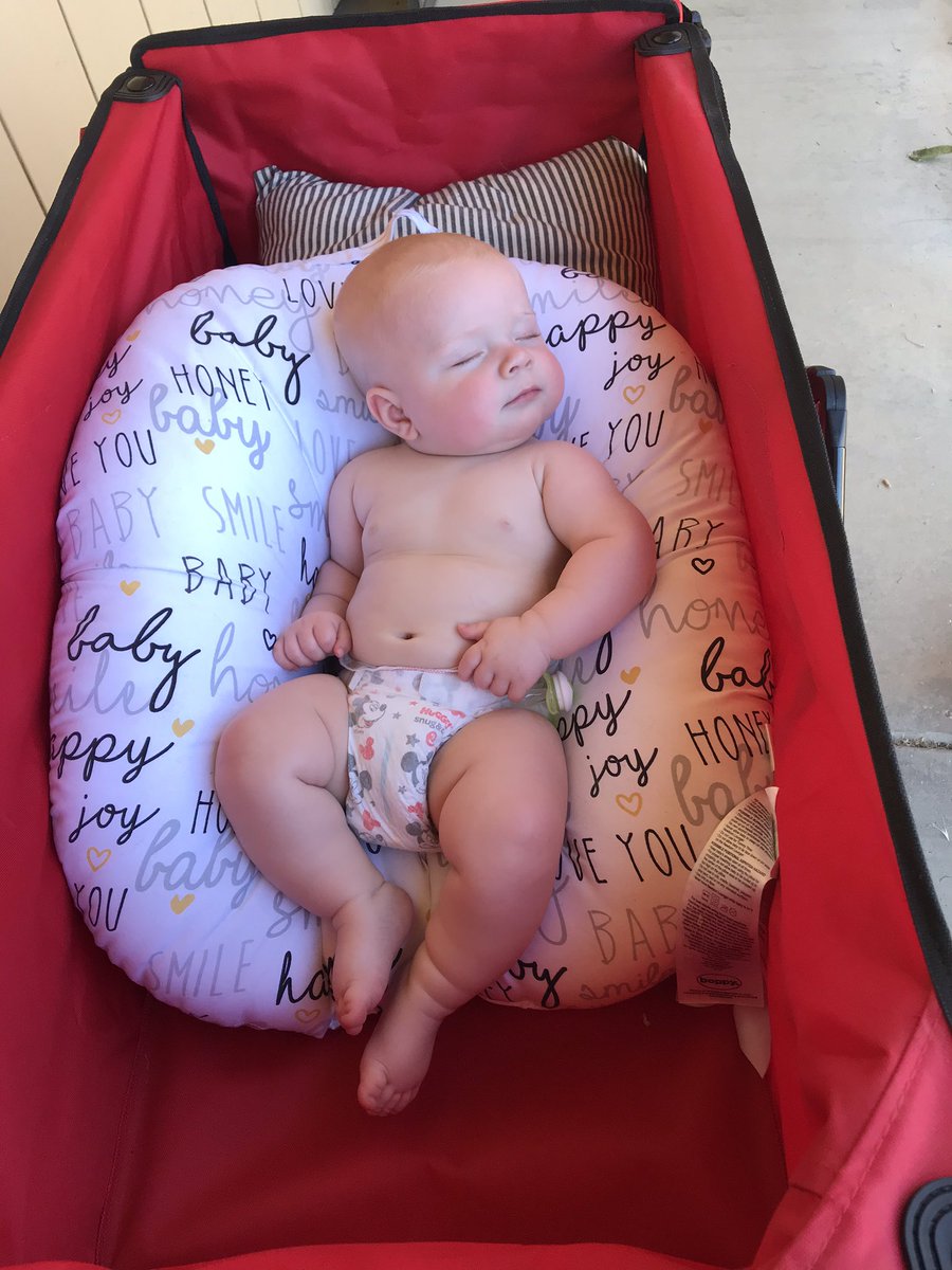 ReevesChelsey's tweet photo. I just want to hold and love on my sweet baby boy forever and protect him from all the darkness in this world. https://t.co/zbNhlQR7vN