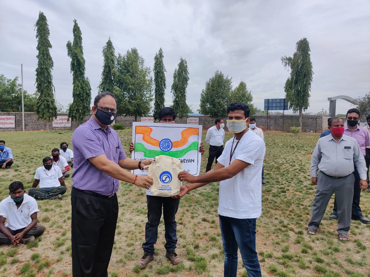 BpclKarur's tweet photo. #SwacchathaPakwada at Karur Installation #Event17 Distribution of hygiene & covid protection kits to contract staff of E&P team @BPCL_Rajesh @8singhi @BPCLRetail @swachhbharat https://t.co/aqsiI240WS