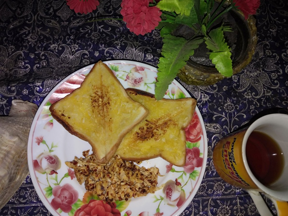 MyWorldblogger's tweet photo. #breakfast #Garlic #garlicbread #eggrecipe #scrambledegg #blacktea #tea #favourite #foodie  #foodrecipe #foodphotography #photo #photography https://t.co/lkJW5BUKBf